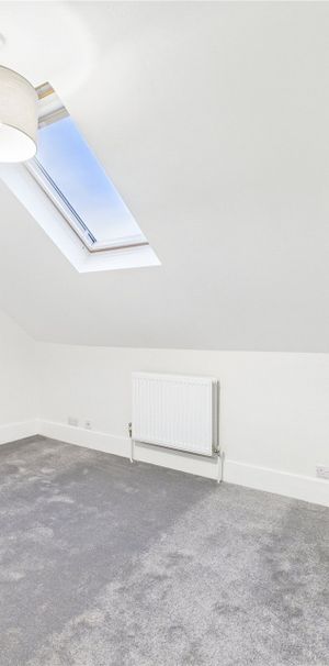 High Street, Crowthorne High Street, Crowthorne - Photo 2