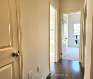 Condo Townhouse For Lease | E8123128 - Photo 1