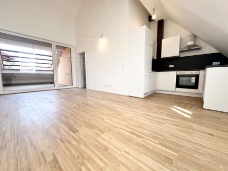 TOP Sanierte Wohnung im Dachgeschoss - Mit Schlossbergaussicht - Foto 2