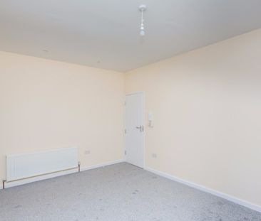 1 bedroom flat in Winton - Photo 4