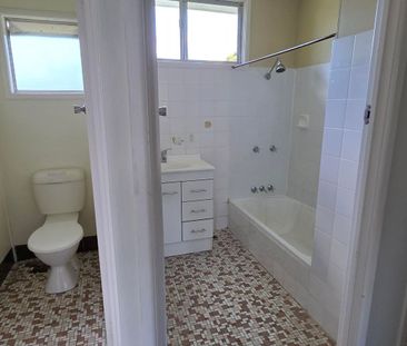 Handy Redcliffe Location - Photo 3