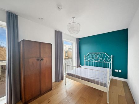 This modern 3 bedroom, spacious property is offered fully furnished as photographed, providing a bright, comfortable, and ready-to-move-in home ideal for professionals. - Photo 5