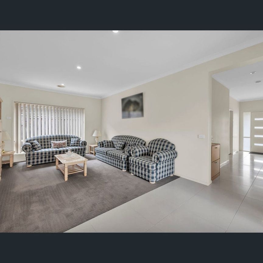 I O N | TWENTY-FIVE | FLASH DAN - Photo 1