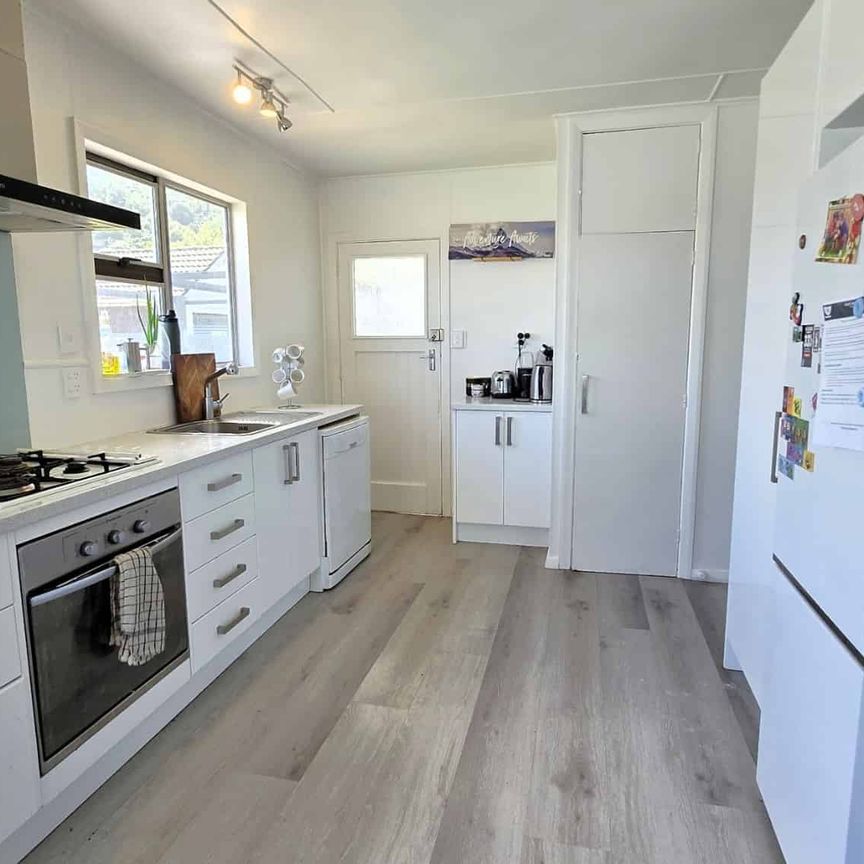 Private, Secure & Pet-friendly! - Photo 1