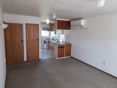 Central Kensington Unit. Close to all facilities. - Photo 4