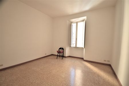 Luminoso trilocale in affitto nel cuore del Centro Storico di Roma – Via Palermo - Photo 5