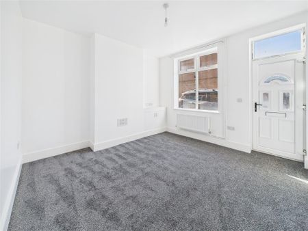 3 bedroom Terraced House to rent - Photo 2