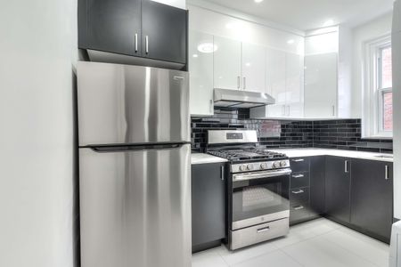 4855 Queen Mary Road - Spacious 3-Bedroom Apartment - Photo 3