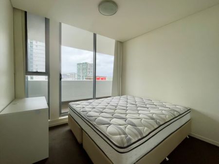 Spacious 2 bedroom apartment with City Views in Emerald Park - Photo 3