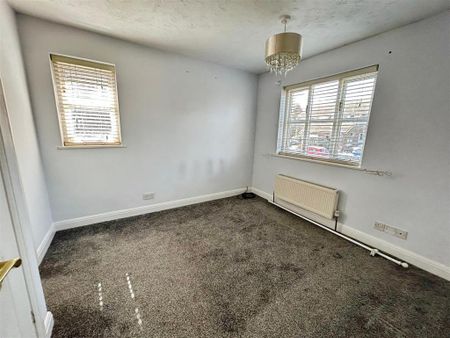 4 bedroom link detached house to rent - Photo 4