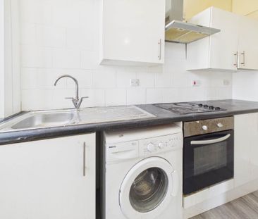 Price £750 pcm - Available Now - Unfurnished - Photo 2