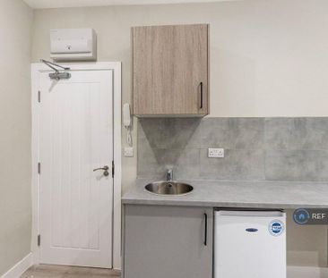 Studio to rent - Photo 5