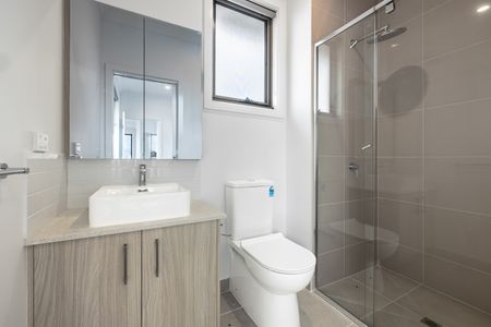 1 & 2/39 Burlington Street, Oakleigh VIC 3166 - Townhouse For Rent | Domain - Photo 3