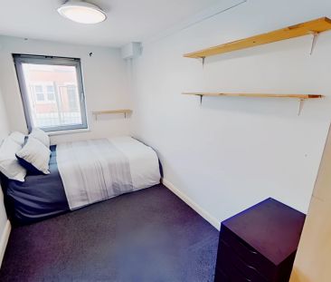 5 bedrooms 2 bathrooms - Photo 5