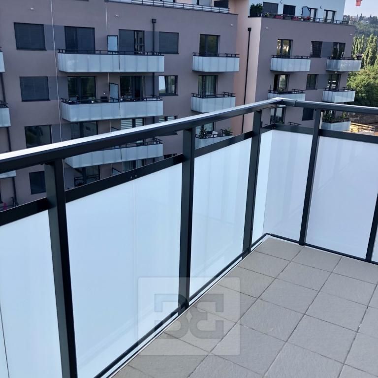Pronájem bytu 1+kk 40 m2 - Photo 1