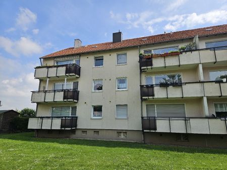 Frisch renovierte Erdgeschosswohnung mit ca. 69 m² Wohnfläche, 3 Zimmern und Balkon - Foto 2