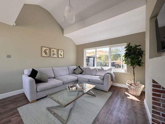 4 bedroom bungalow to rent - Photo 1