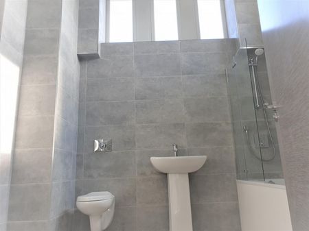 Old Town Hall, Market Square, Staines-Upon-Thames,TW18 - Photo 2