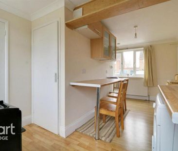 3 bedroom terraced house to rent - Photo 3