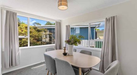 Coastal Comfort Living in the Heart of Paraparaumu - Photo 3