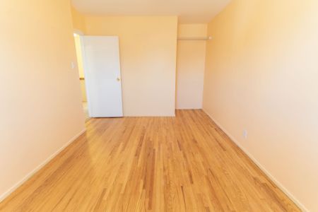 For Lease - 728 Krosno Boulevard, Pickering, Ontario - Photo 2