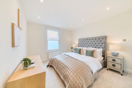 4 bedroom terraced house to rent - Photo 2