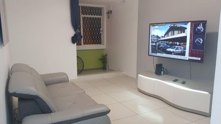 Location Appartement 3 pièces 58m² LES ABYMES 97139 - Photo 2