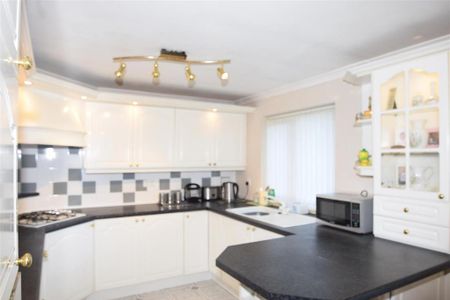 3 bedroom detached house to rent - Photo 5