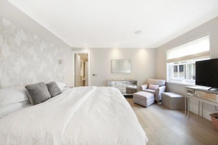 3 bedroom flat in St John's Wood - Photo 2