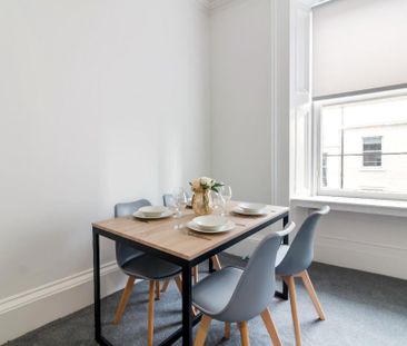 3 bedroom flat to rent - Photo 3