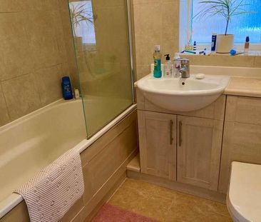 Balmoral Drive, NN13 - Photo 4