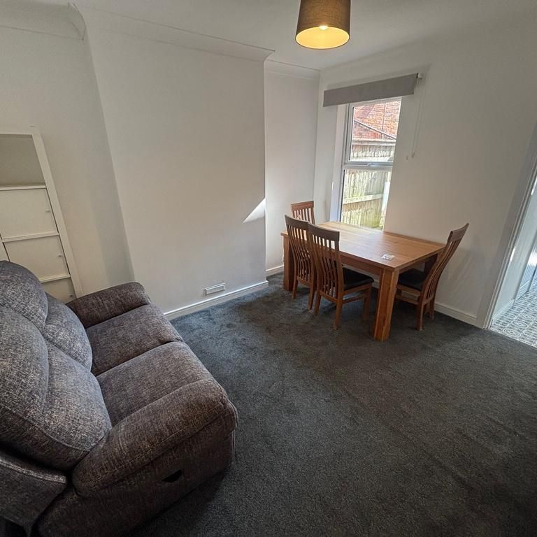 4 bedroom terraced house to rent - Photo 1