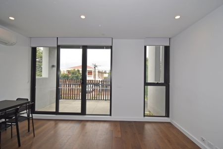 Modern Apartment in the Heart of Bentleigh - Photo 4