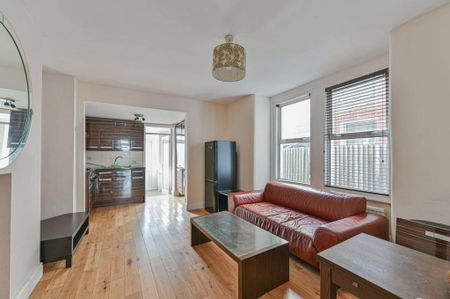 2 bedroom maisonette to rent - Photo 3