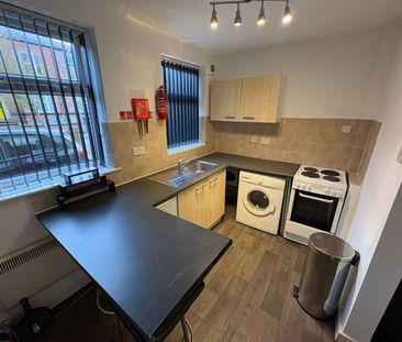 Studio Flat, Brook Road, M14 - Photo 5