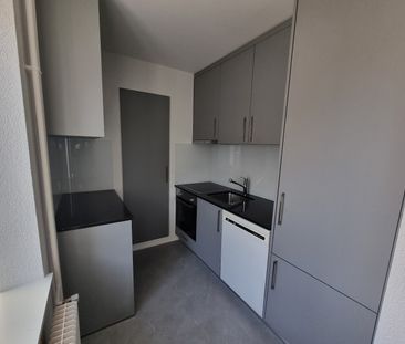 Grand appartement rénové de 4 pièces au 1er étage - Photo 3