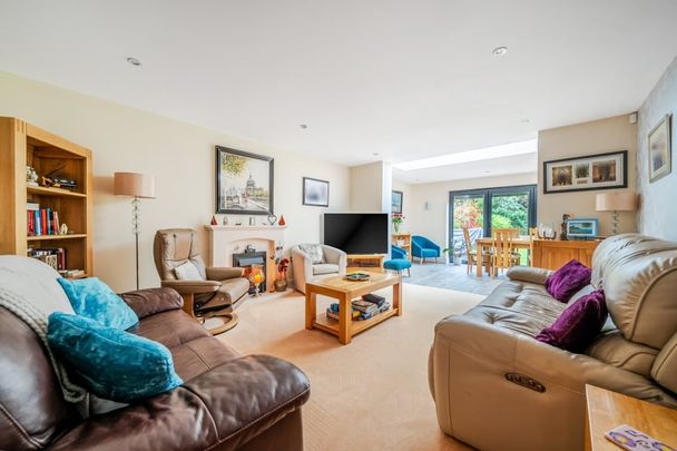 4 bedroom detached house to rent - Photo 1