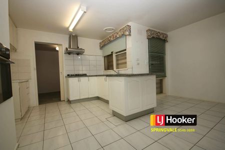 FOUR BEDROOM HOUSE - Photo 3