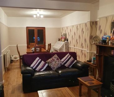 4 Bed Terraced House, Spearpoint Gardens, IG2 - Photo 3