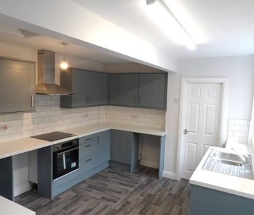 2 bedroom semi-detached house to rent - Photo 3