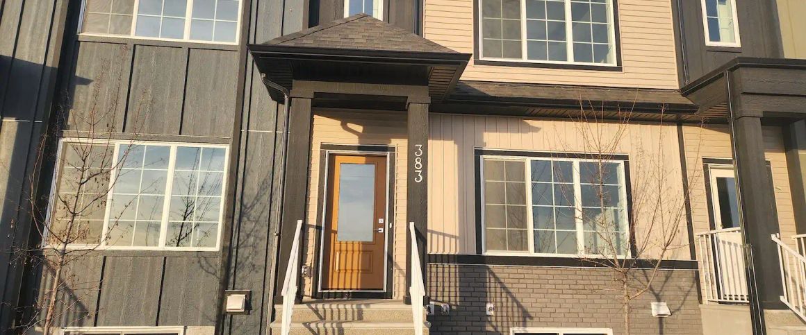 3-Bedroom, 2.5-Bathroom Home with Bonus Room — 3 Bedrooms Townhouse - Photo 1