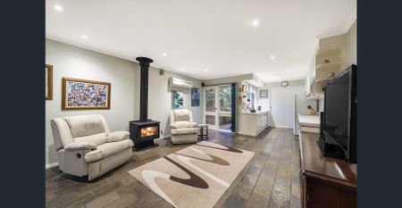 $650/w 4 Bed 2 Bath 2 Carport Family Home Great Location - Photo 4