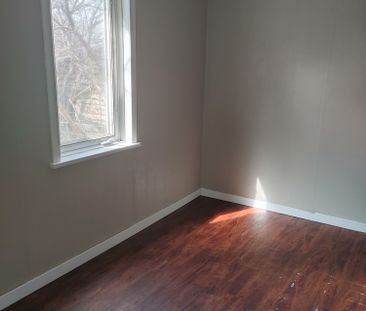 1110 QUEEN ST 5 BEDROOMS - Photo 3