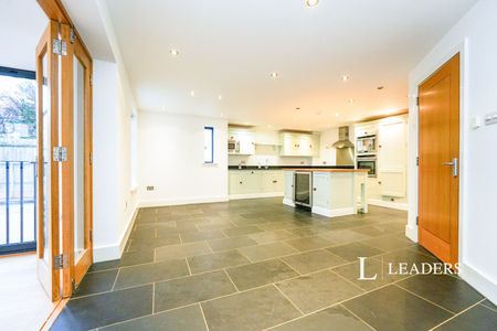 house to rent Kestrel Close, Cheltenham, Gloucestershire, GL53 - Photo 4