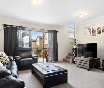 3 bedroom town house in Te Atatu - Photo 3