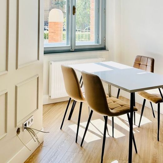 Prenájom izby s balkónom v srdci mesta Košíc ! Izba je súčasťou 4-izbového bytu - Fotografia 1