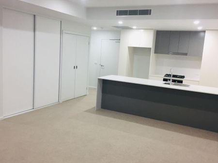 Stylish, air-conditioned city apartment close to Newcastle Beach. - Photo 4