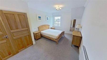 3 bedroom flat to rent - Photo 4