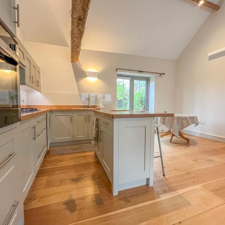 3 bedroom barn to rent - Photo 1