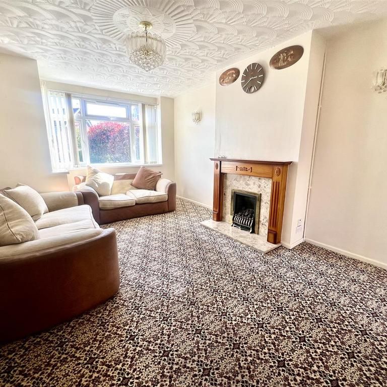4 bedroom semi-detached house to rent - Photo 1